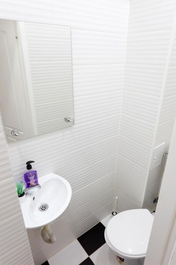 Rico'S 3 Bedroom City Center Apartment Bucarest Esterno foto