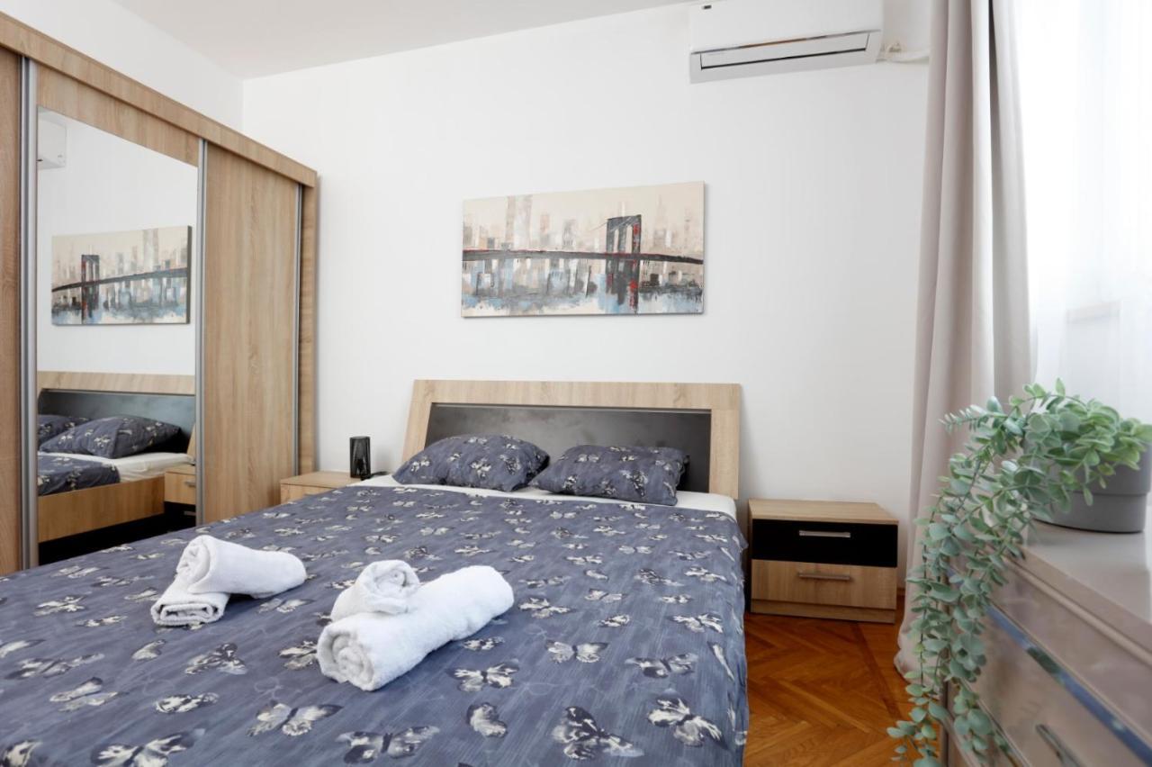 Rico'S 3 Bedroom City Center Apartment Bucarest Esterno foto