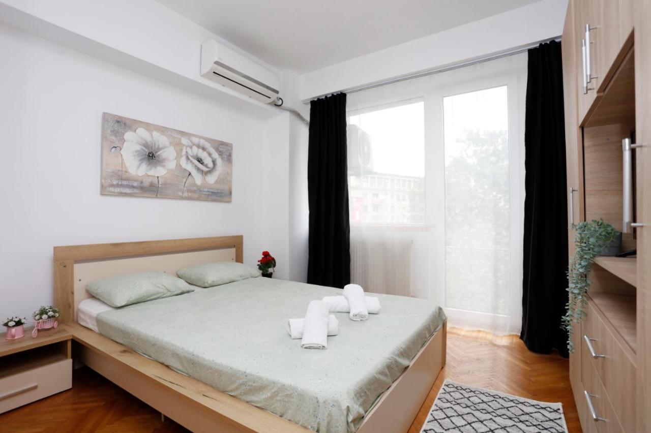 Rico'S 3 Bedroom City Center Apartment Bucarest Esterno foto