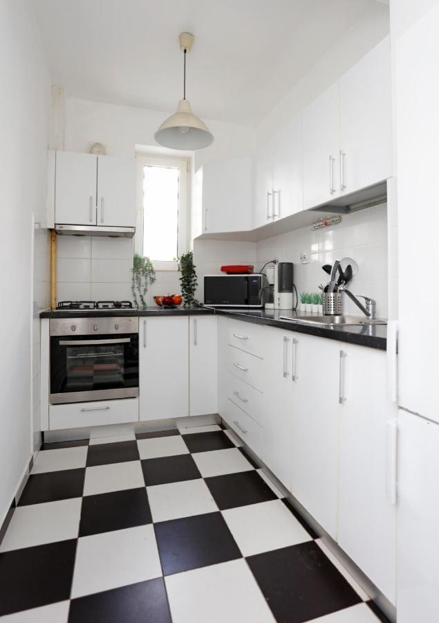 Rico'S 3 Bedroom City Center Apartment Bucarest Esterno foto