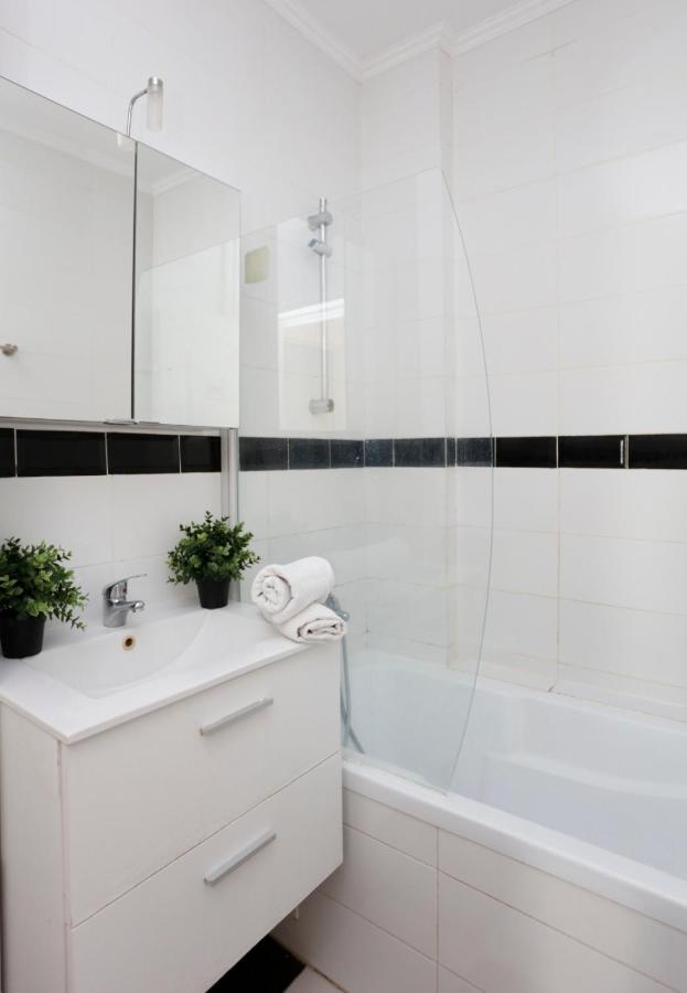 Rico'S 3 Bedroom City Center Apartment Bucarest Esterno foto