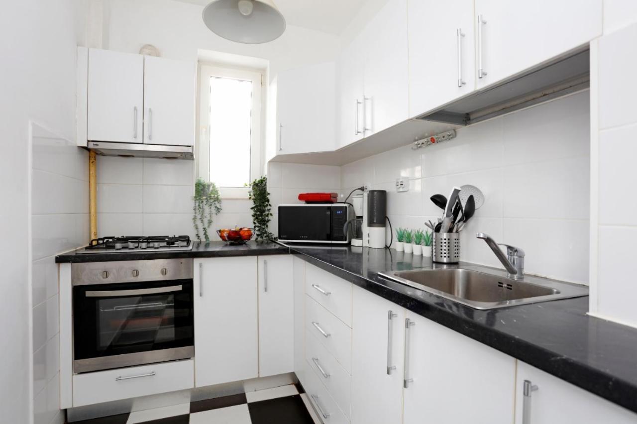 Rico'S 3 Bedroom City Center Apartment Bucarest Esterno foto